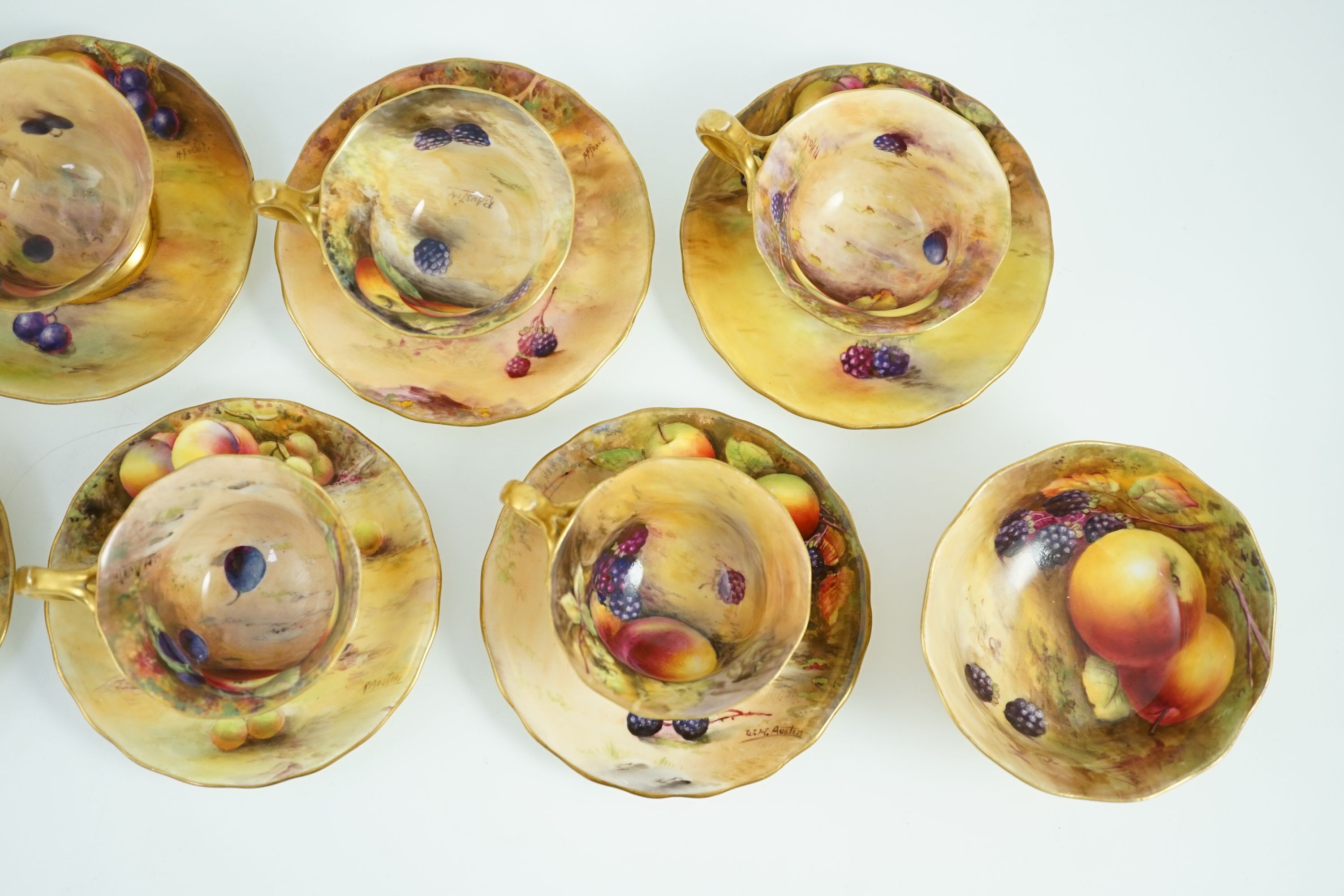 A Royal Worcester fruit painted coffee set, c.1924/25, Coffee pot 17.5cm high